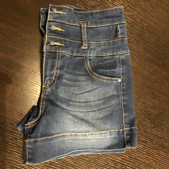 Shorts - Picture 2 of 3